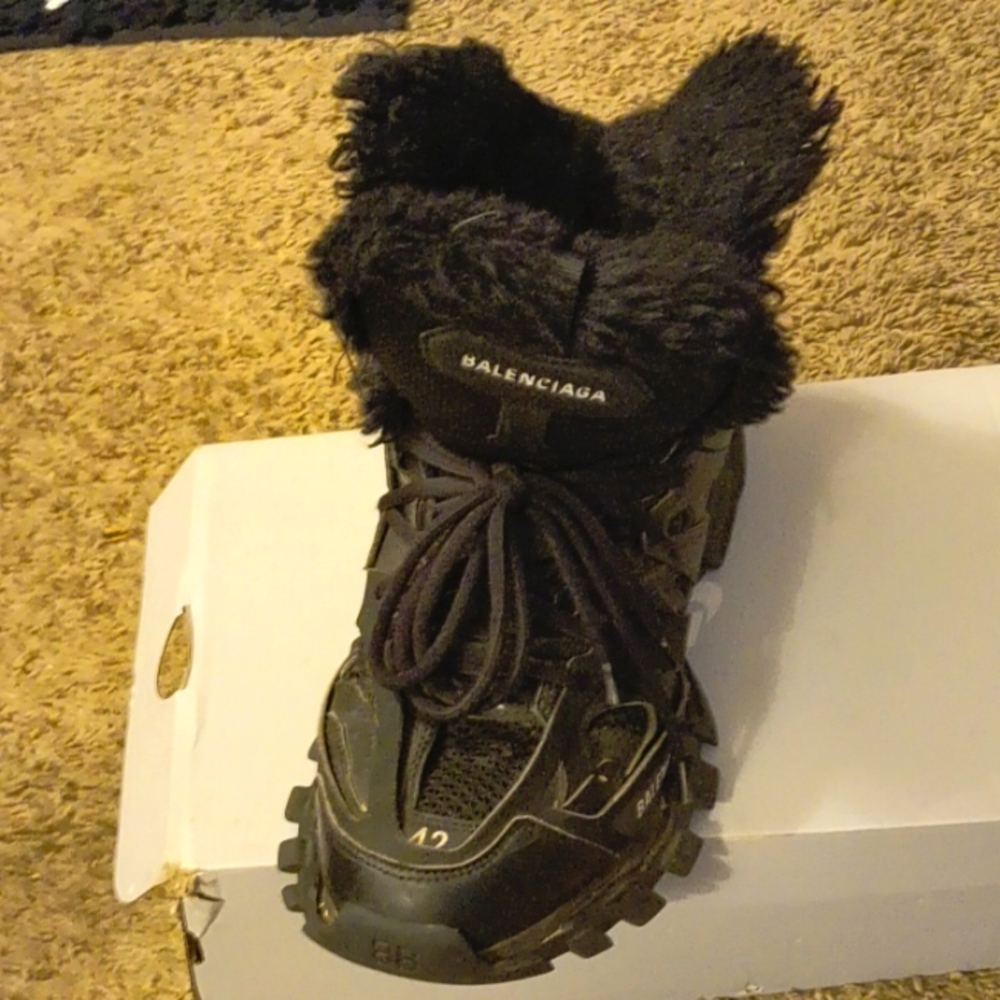 Balenciaga winter furr track boots